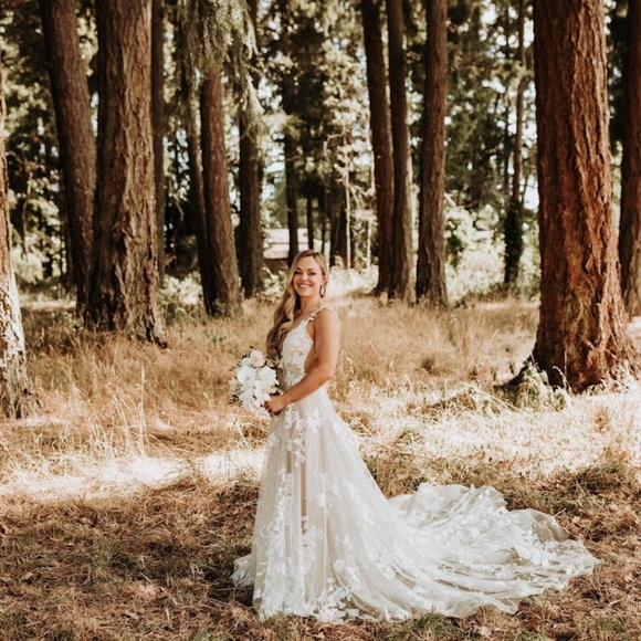 Galia Lahav Wedding Dress - Picture 9 of 16